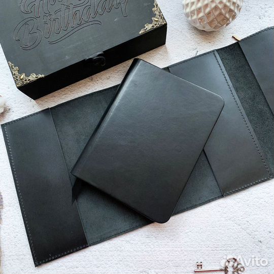 Рошель: Кожаная черная обложка для ежедневника - идеальный выбор для любителей минимализма