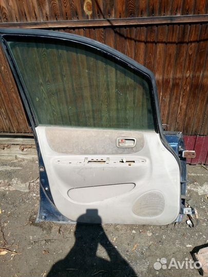 Дверь автомобиля