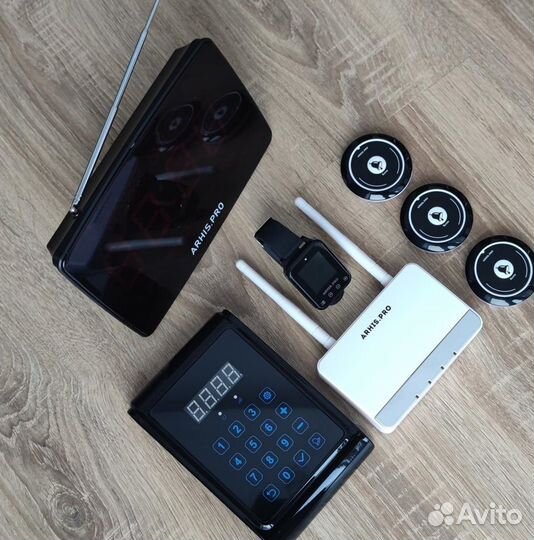 Система вызова: кнопка вызова официанта с часами