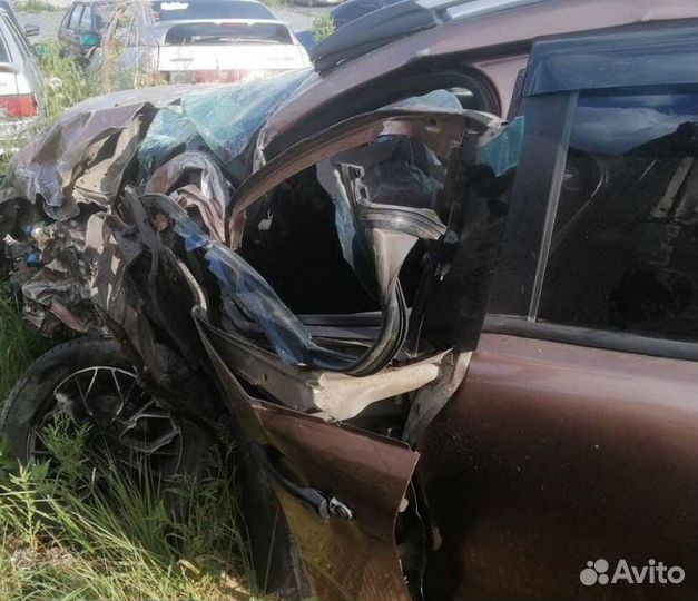 LADA x-ray икс рей в разбор, фонарей нет