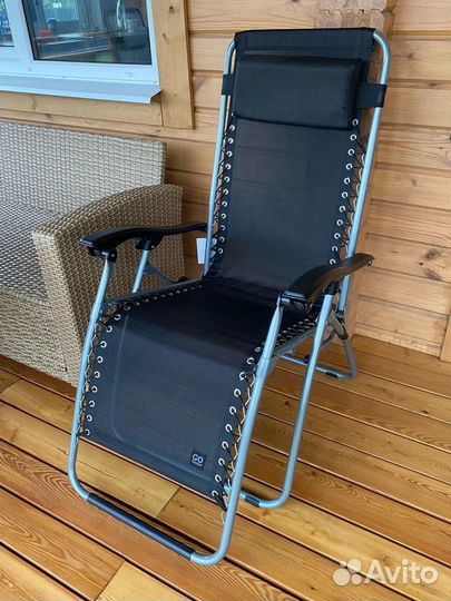 Удобное складное кресло шезлонг новое