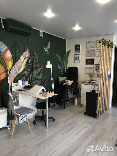 Маникюрный стол