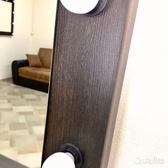 Зеркало с лампами