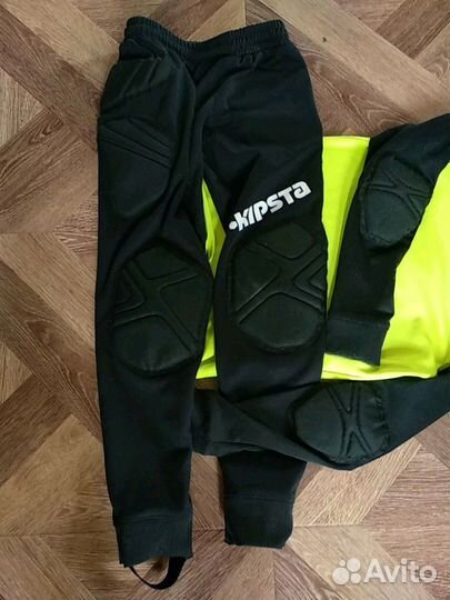 Футбольная форма для вратаря,рост 133-142. Декатло