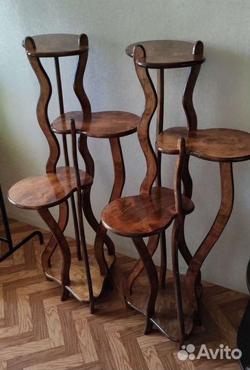 Подставка под цветы из дерева