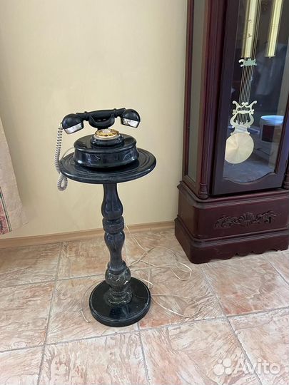 Подставка с телефоном из оникса