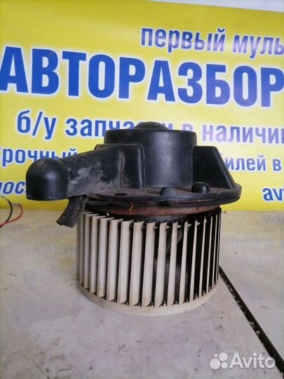 Моторчик отопителя Ford Escape