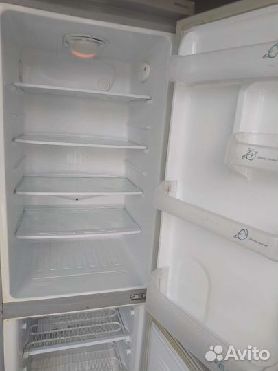 Холодильник Samsung