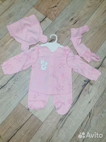 Комплект на выписку для девочки новый