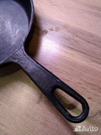 Чугунная сковорода СССР с ручкой