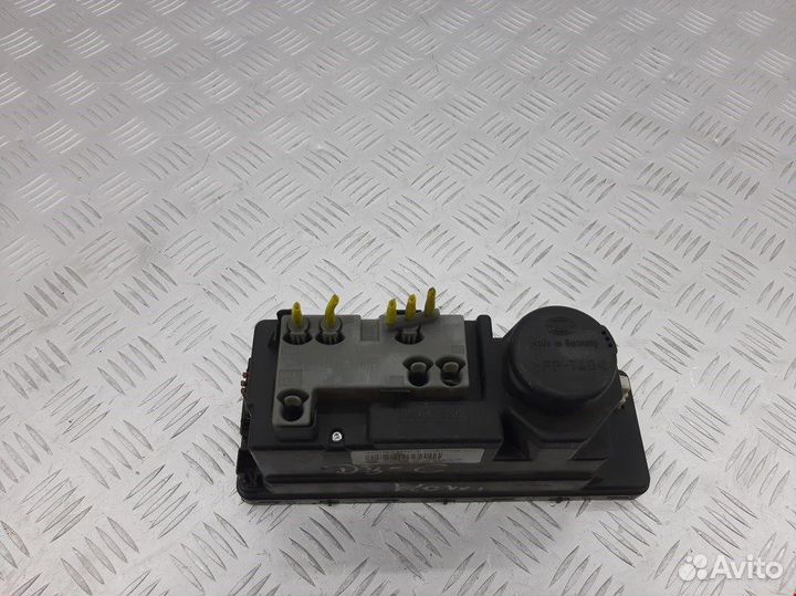 Вакуумное устройство системы центрального замка Mercedes-Benz E-Class