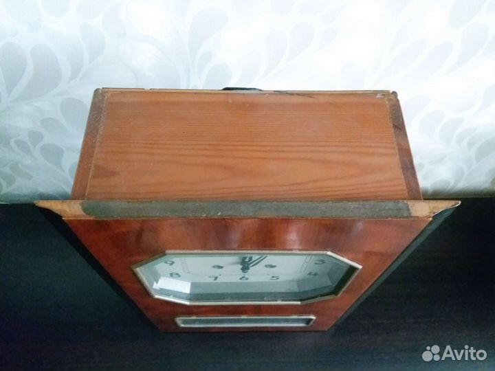 Часы настенные с боем Янтарь