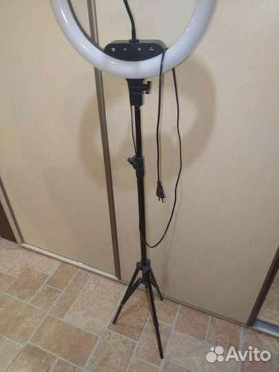 Кольцевая лампа со штативом