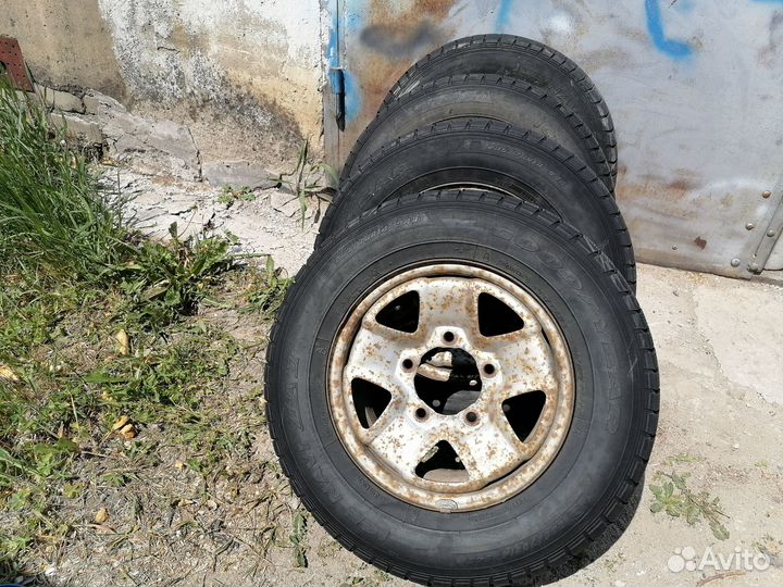 Goodyear Ice Navi Zea II 205/70 R14