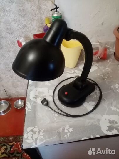 Настольная лампа