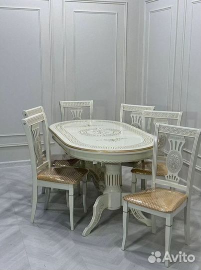 Кухонный стол и стулья комплект