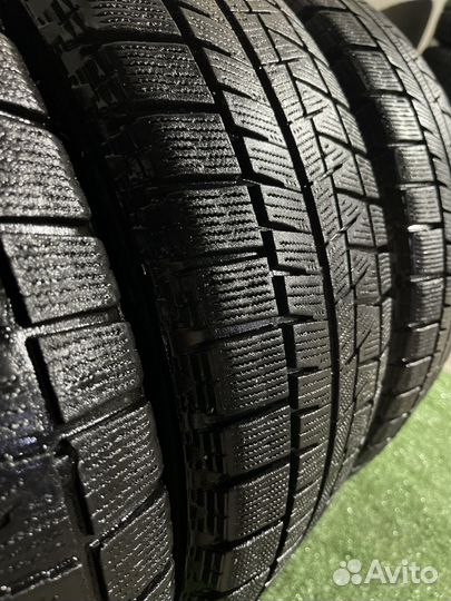 Bridgestone Blizzak Revo GZ 215/55 R17 94S