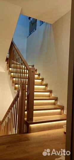 Деревянная лестница на второй этаж