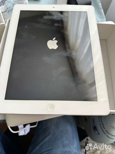 iPad 4 16gb с Sim картой в коробке белого цвета