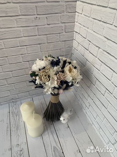 Букет из лаванды и стабилизированных цветов