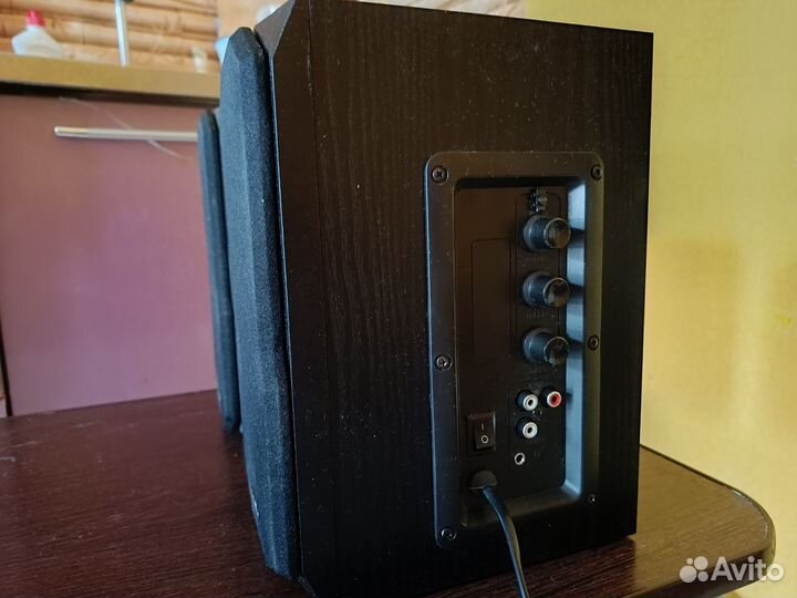 Компьютерные колонки 2.0