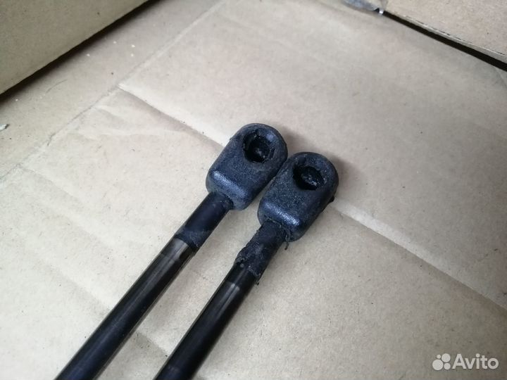 Амортизатор упор крышки багажника Ford Fusion