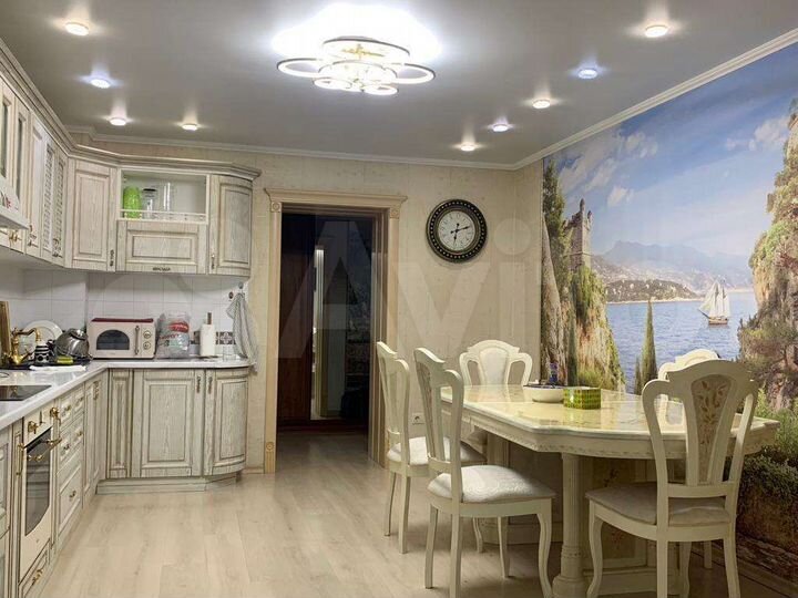 2-к. квартира, 76 м², 2/14 эт.