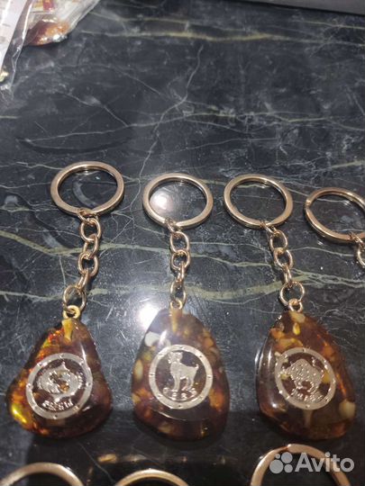 Брелки для ключей знаки зодиака янтарь новые