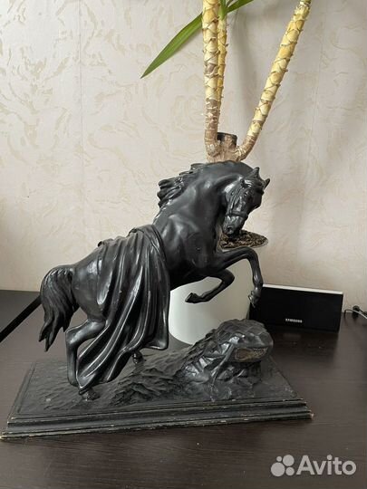 Статуэтка Конь