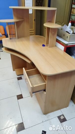 Стол компьютерный