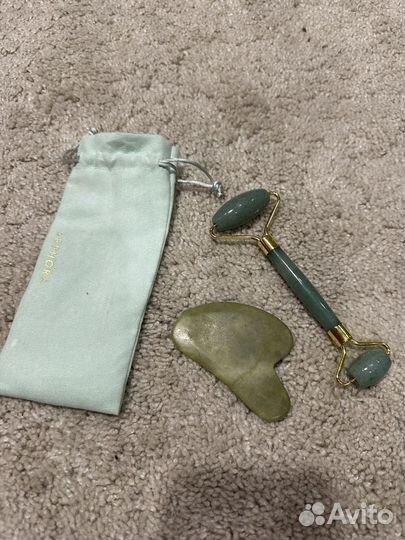 Скребок гуаша и ролик новый