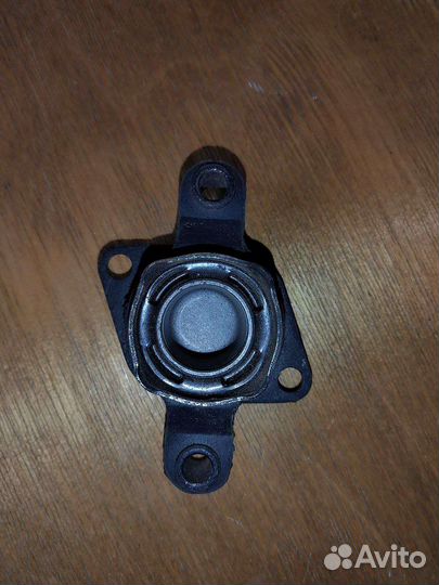 Опора кулисы рычага кпп ваз 2110