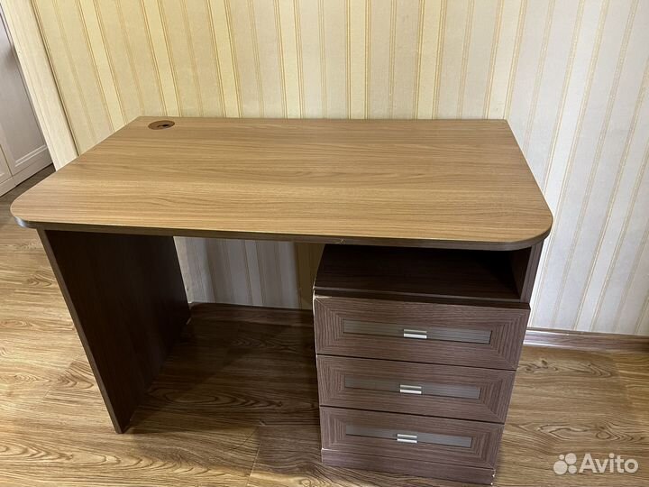 Письменный стол