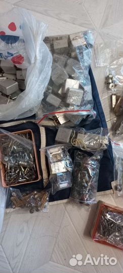 Целая сумка радио деталей