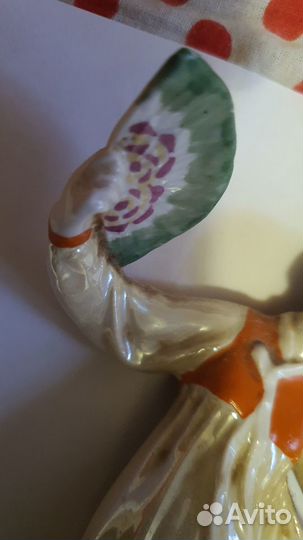 Фарфоровая статуэтка