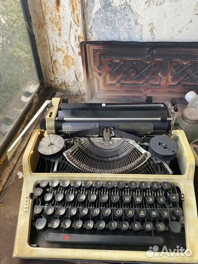 Печатная пишущая машинка