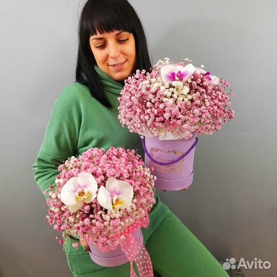 Коробка гипсофилы с орхидеей