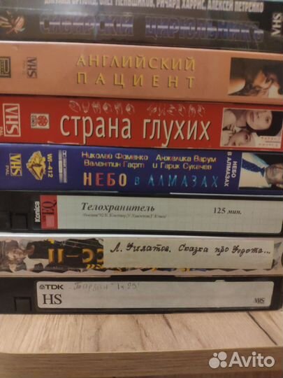 Видеомагнитофон с видеокассетами