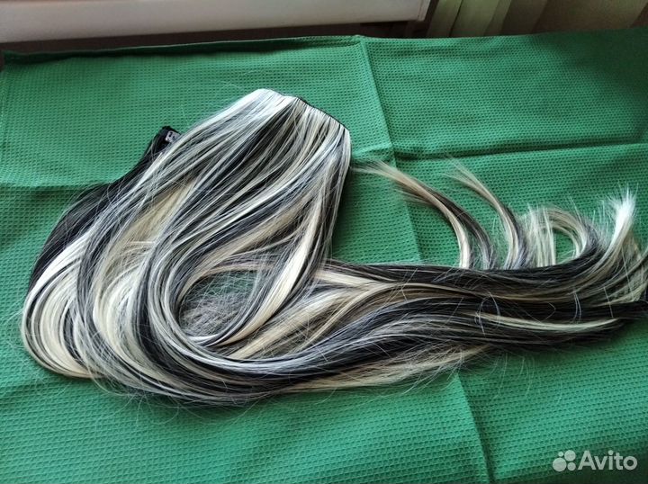 Волосы на заколках