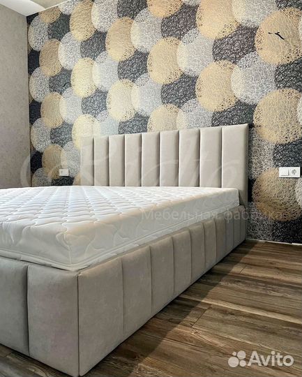 Кровать двуспальная с подъемным механизмом