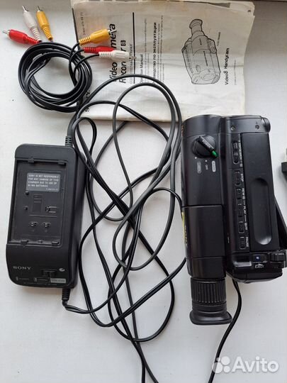 Видеокамера Sony Handycam330