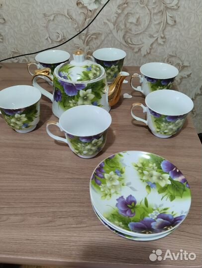Сервиз чайный с чайником