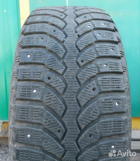 Bridgestone Blizzak Spike-01 215/55 R16 93T