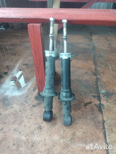 Заднии амортизаторы на тойота виста SV50 новые