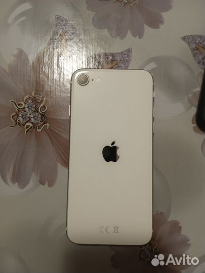 iPhone SE, 64 ГБ
