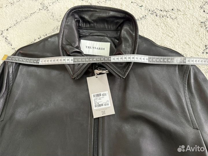 Новая кожаная куртка trussardi 56р
