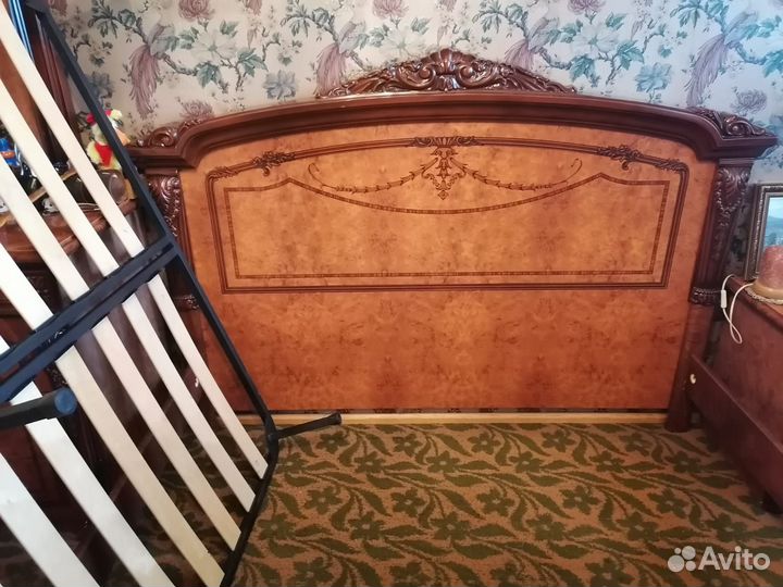 Кровать двухспальная 160 200 бу без матраса Италия