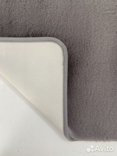 Коврик меховой противоскользящий