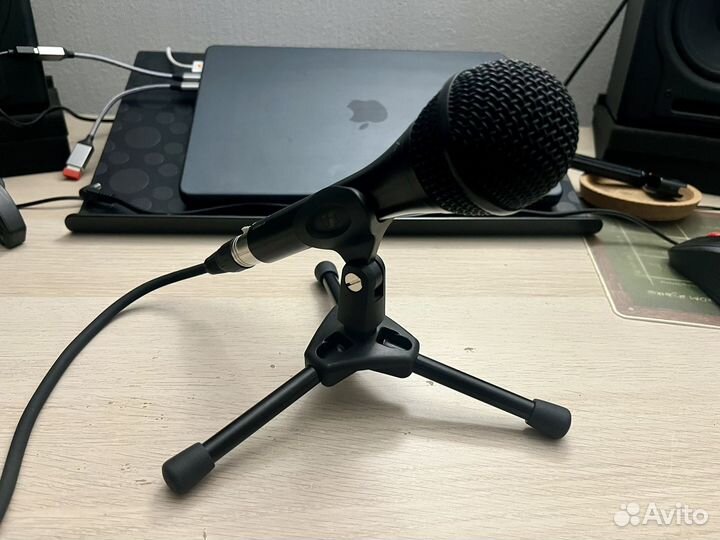 Настольная стойка для микрофона