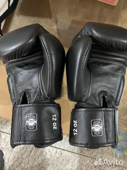 Боксерские перчатки 12 oz twins. Оригинал